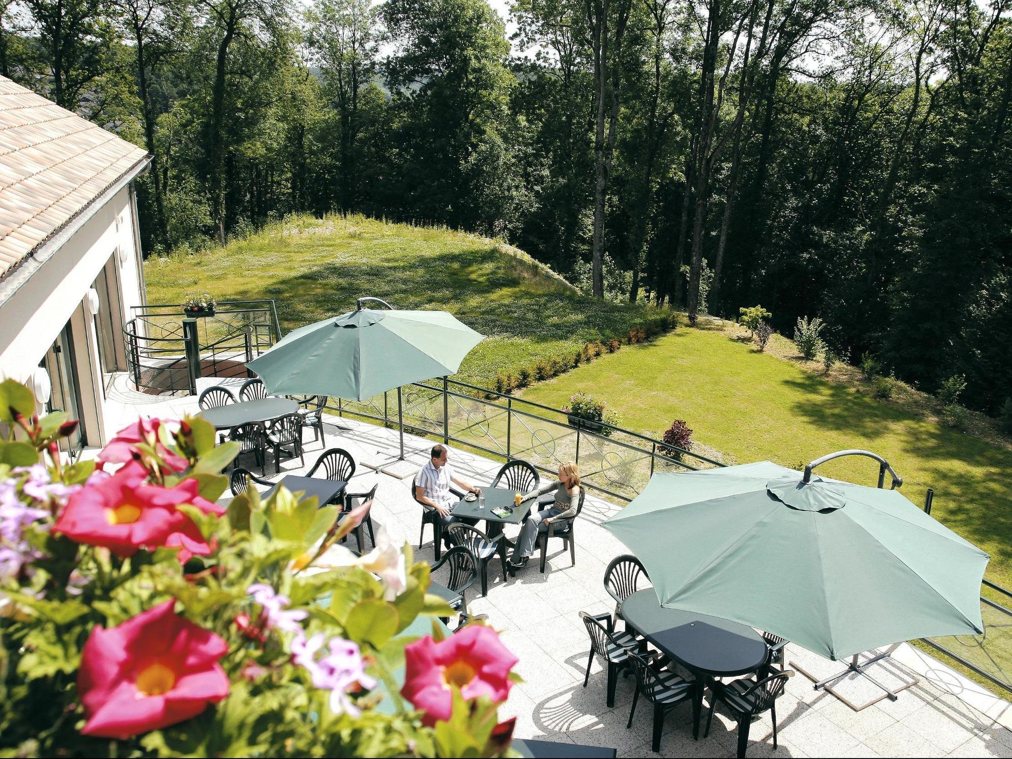 Logis Hotel - Restaurant Le Tulipier Vienne-le-Château Kültér fotó