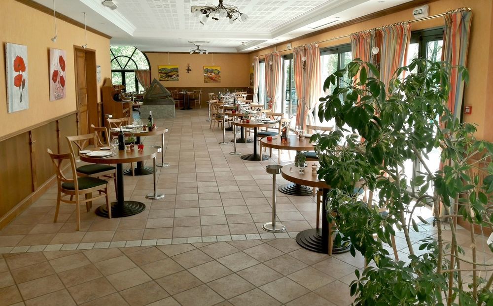Logis Hotel - Restaurant Le Tulipier Vienne-le-Château Kültér fotó